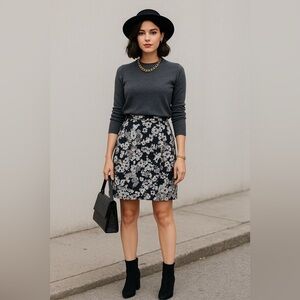 🏷️ 5 for $25 - BANANA Republic Floral Faux Wrap Mini Skirt